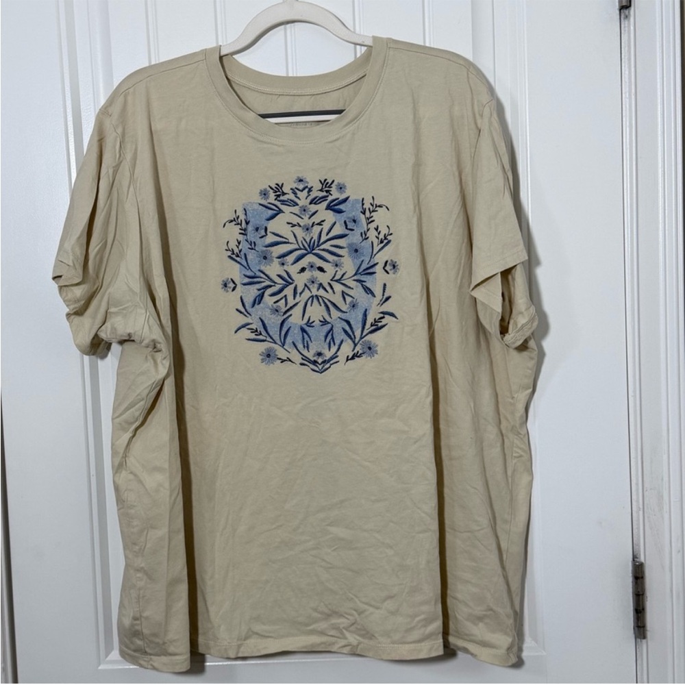 Torrid Beige Short-Sleeve T-Shirt with Blue Floral Graphic